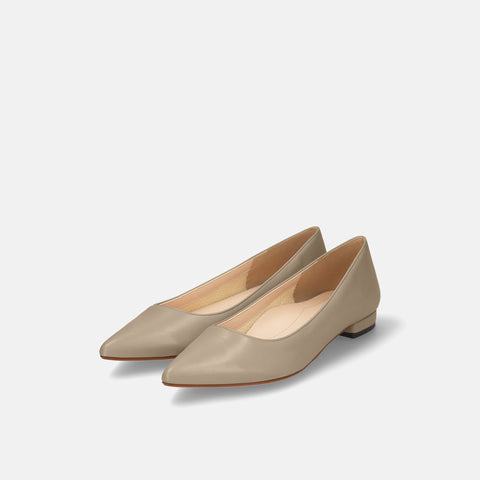 10% OFF: 2024SS: iCoN COLORS: Pointed Toe Smooth Flat Shoes (C20143) Greige