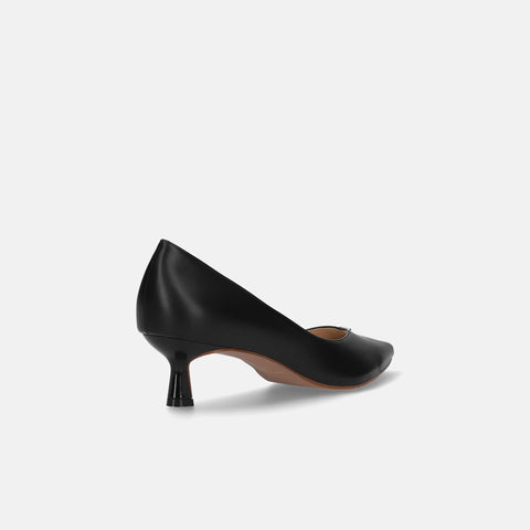 予約：2026SS：メタルパーツ Vカットパンプス（m45021）ブラック