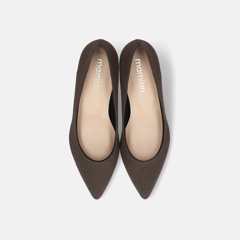2025AW：ポインテッドトゥ スエードパンプス（m55225）ダークブラウンS/mamian（マミアン）